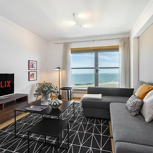 whome-panoramic-living-w-elevator-ac-garage-perfect-for.hotels-lisbon-portugal.com/